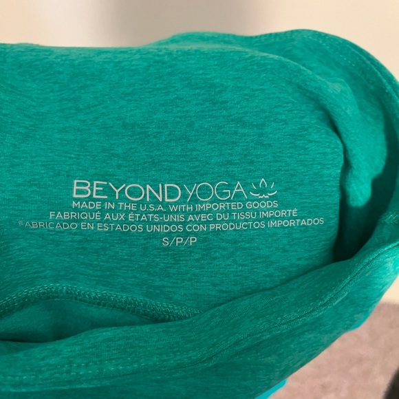Beyond Yoga Green Space Dye 5” Bike Shorts - Picture 5 of 5